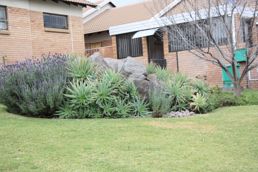 2 Bedroom Property for Sale in Langenhovenpark Free State